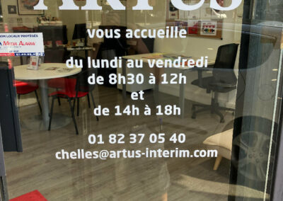 Artus intérim devanture enseigne horaires